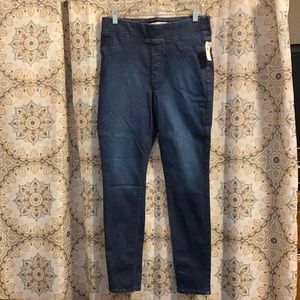 I’m selling a brand new pair of jeans size 10.